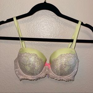 NWT Victoria’s Secret Pastel Green Shimmer Lace Dream Angels Lined Demi Bra 32D
